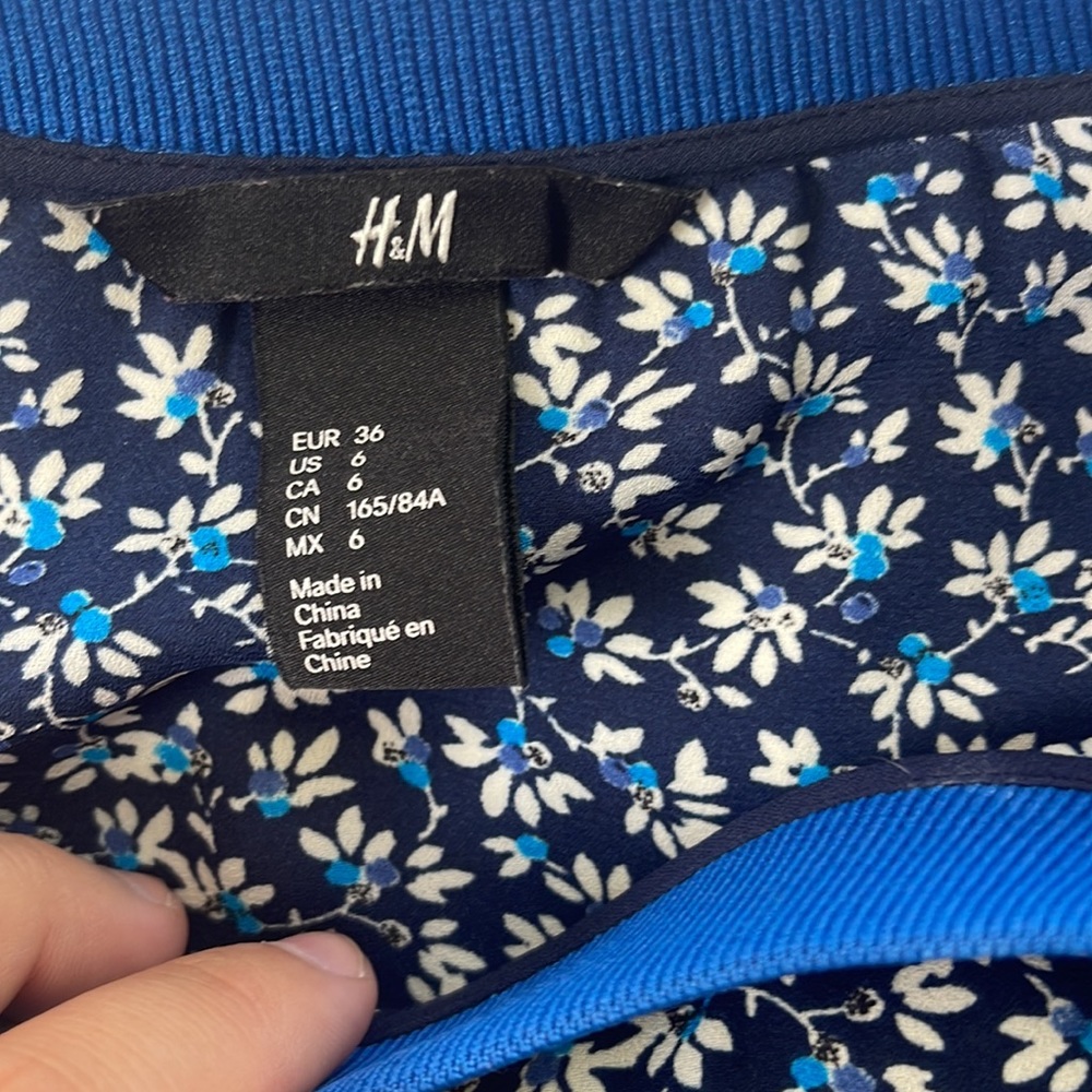 H & M Women's Dress Shirt - Picture 2 of 4